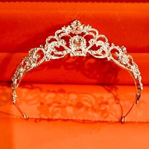Elegant Silver Tiara with Crystal Accents